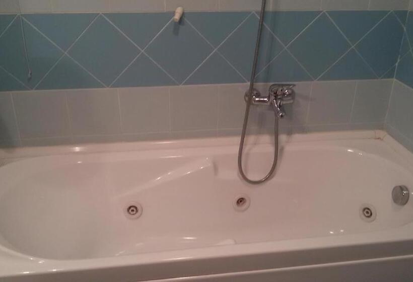 فندق فئة نجمة واحدة Albergo Centrale