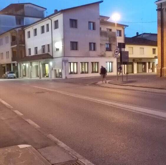 فندق فئة نجمة واحدة Albergo Centrale