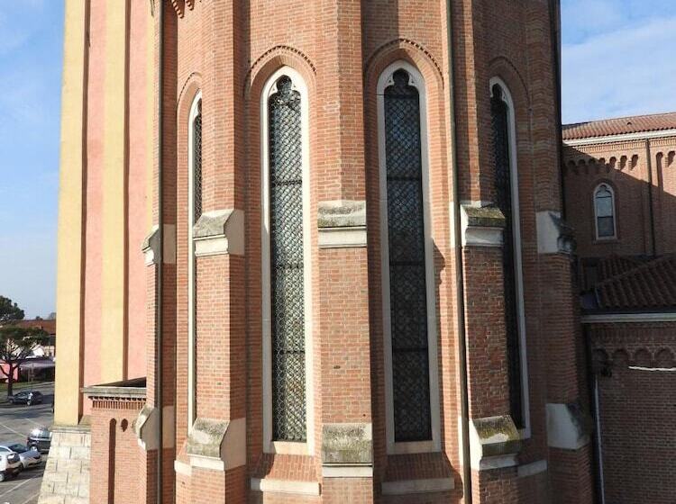 فندق فئة نجمة واحدة Albergo Centrale