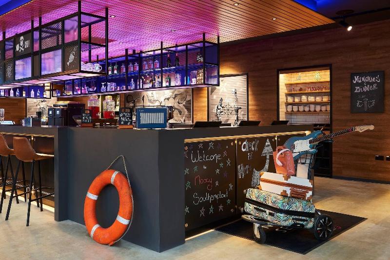 Отель Moxy Southampton
