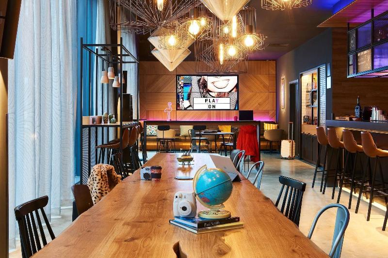 Отель Moxy Southampton