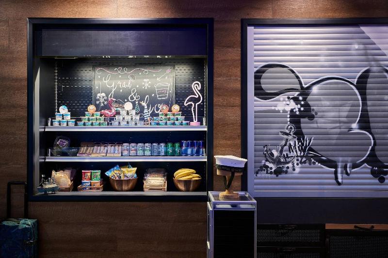 Отель Moxy Southampton