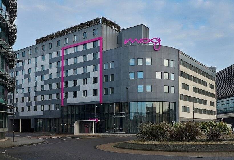 Отель Moxy Southampton