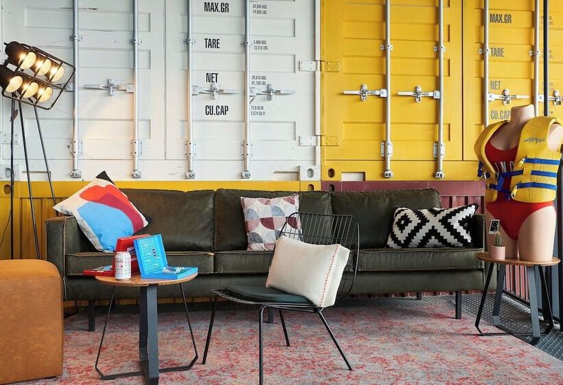 Отель Moxy Southampton