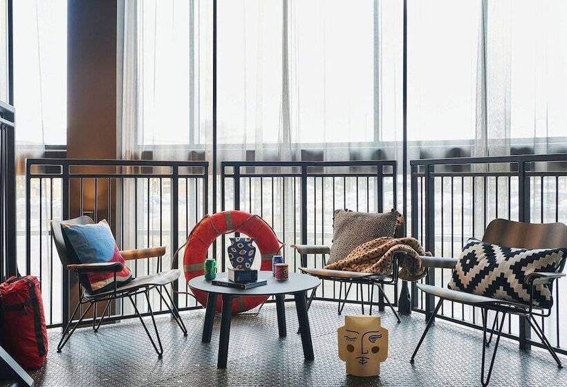 Отель Moxy Southampton