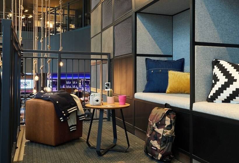 Отель Moxy Southampton