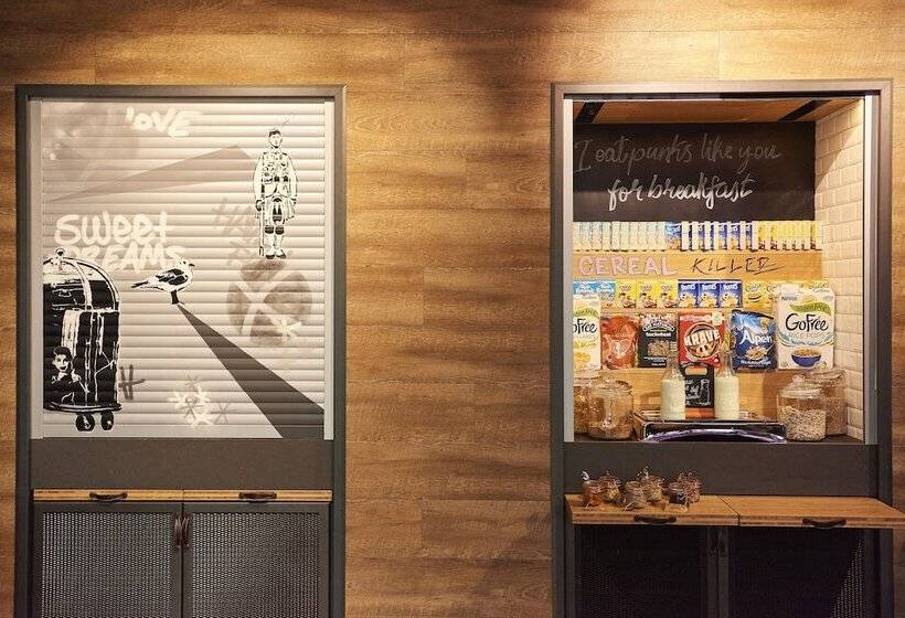 Отель Moxy Southampton