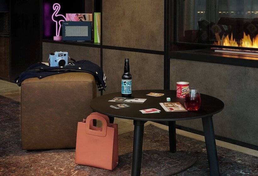 Отель Moxy Southampton