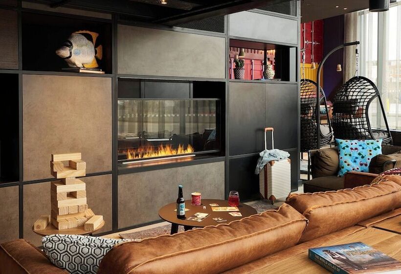 Отель Moxy Southampton