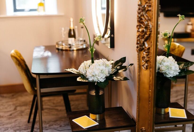 酒店 Quite Simply French