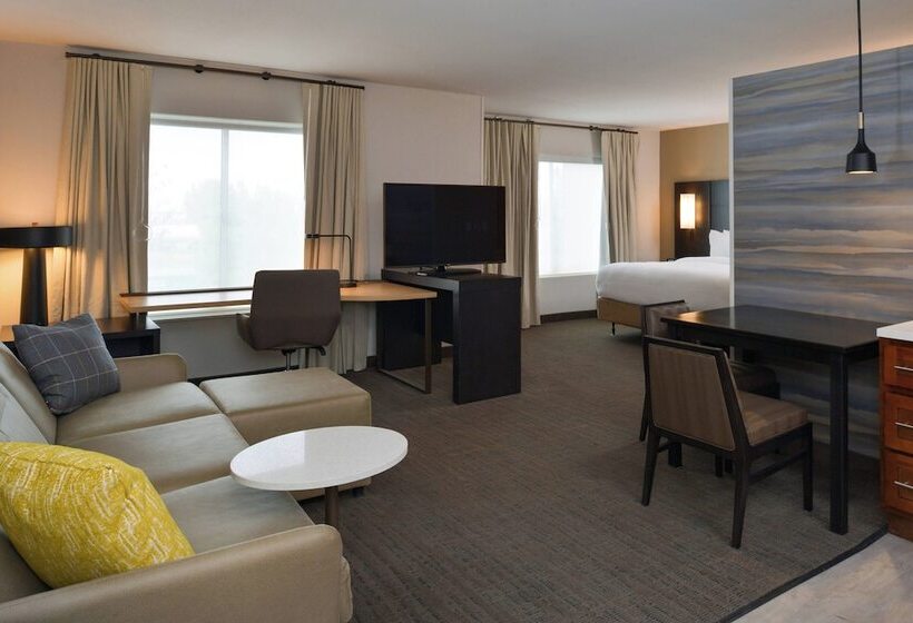 בית מלון כפרי Residence Inn Visalia