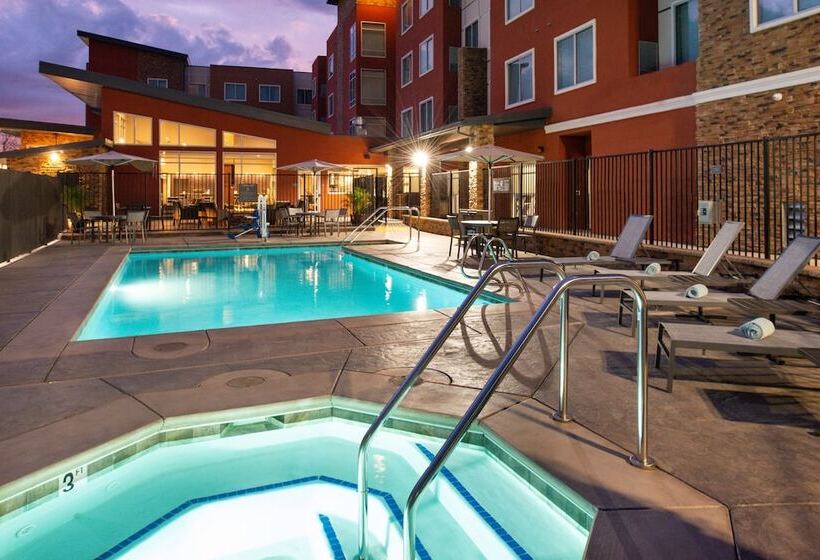 בית מלון כפרי Residence Inn Visalia