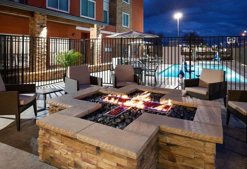 בית מלון כפרי Residence Inn Visalia