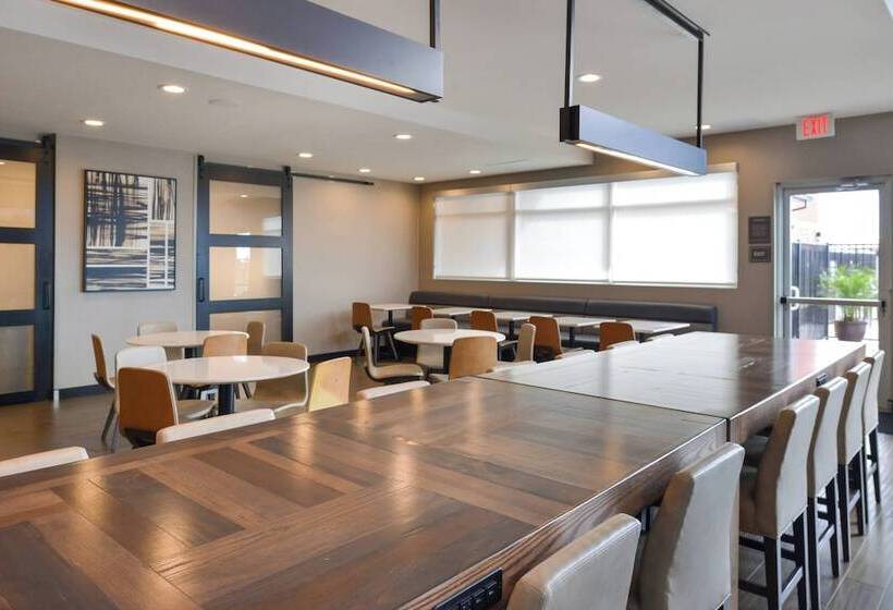 בית מלון כפרי Residence Inn Visalia