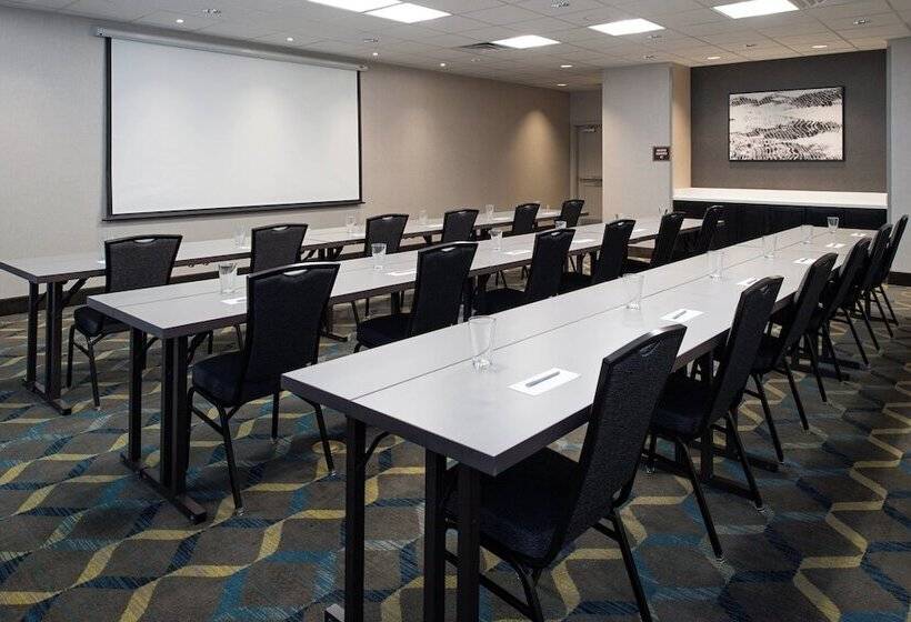 בית מלון כפרי Residence Inn Visalia