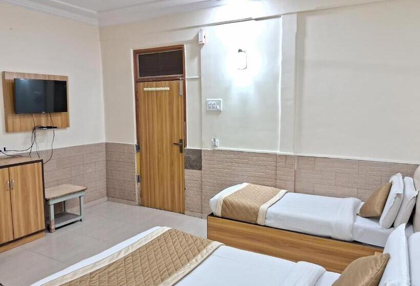 فندق Swapna International