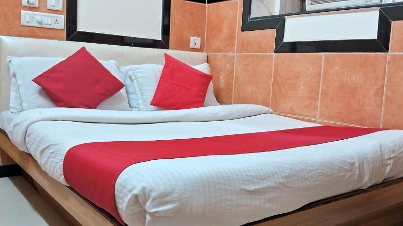 Отель Swapna International