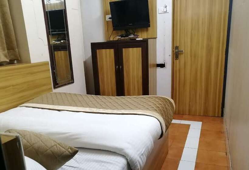 Отель Swapna International