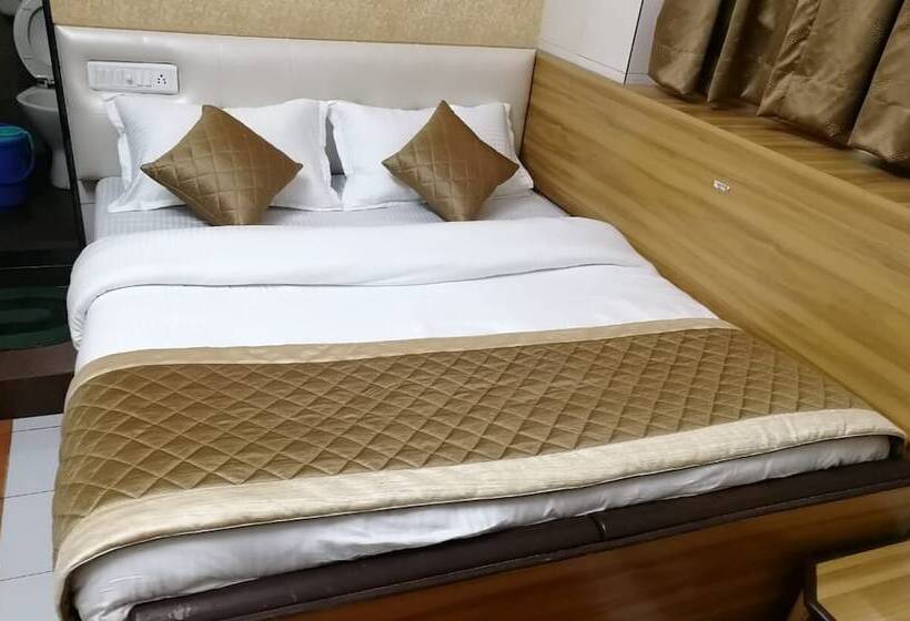 Отель Swapna International