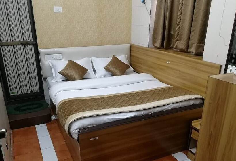 فندق Swapna International