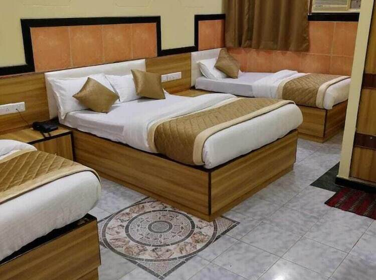 Отель Swapna International