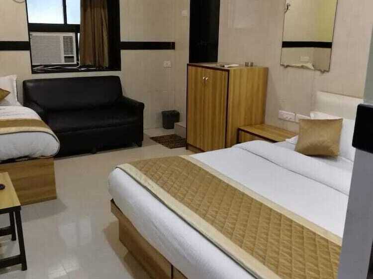 Отель Swapna International