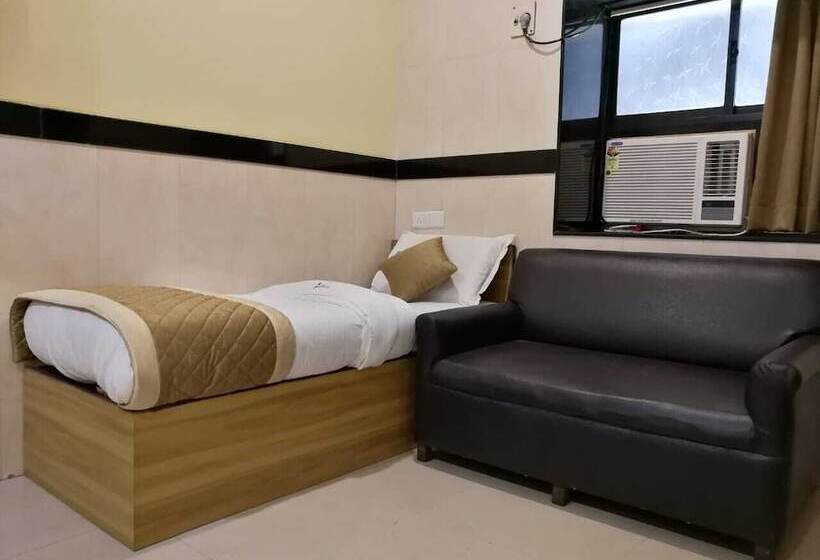 فندق Swapna International