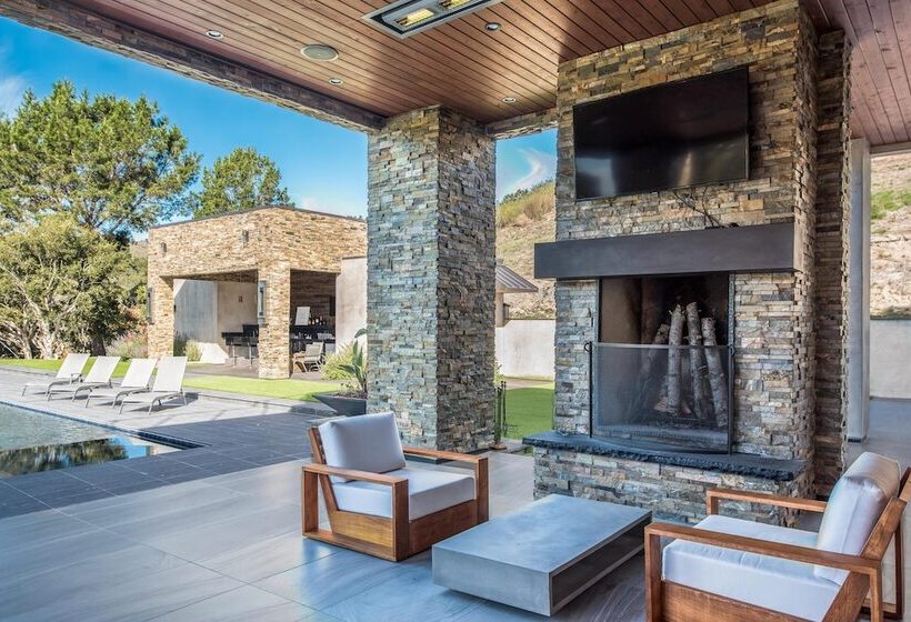 Lx1a: Luxury Contemporary Villa In The Middle Of Nature