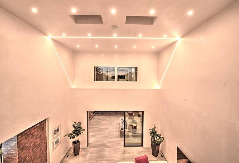 Lx1a: Luxury Contemporary Villa In The Middle Of Nature