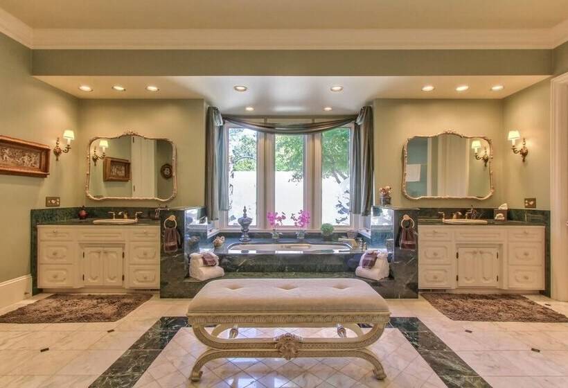 Lx33: Luxury Vacation Villa On Pebble Beach With Pool