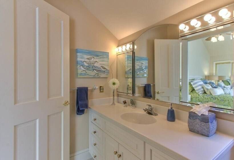 Lx33: Luxury Vacation Villa On Pebble Beach With Pool