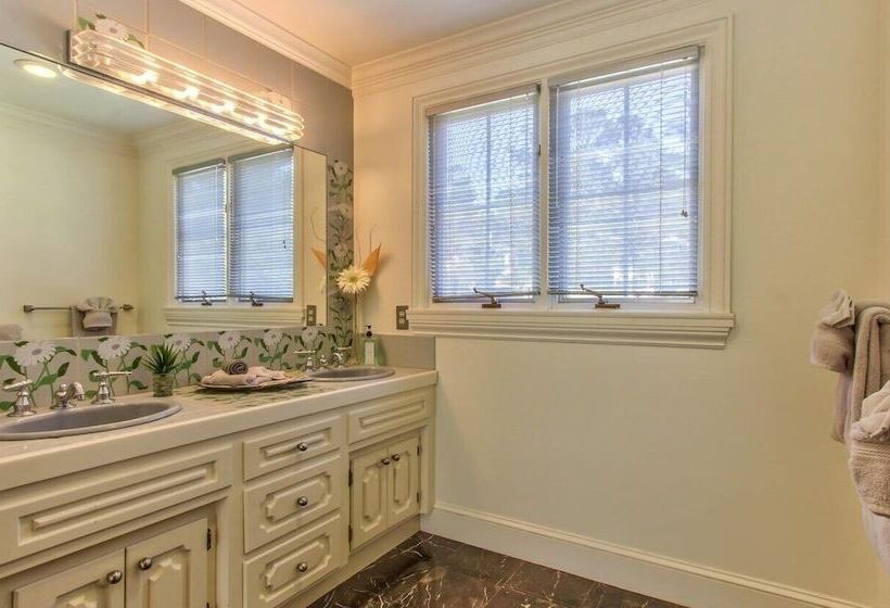 Lx33: Luxury Vacation Villa On Pebble Beach With Pool