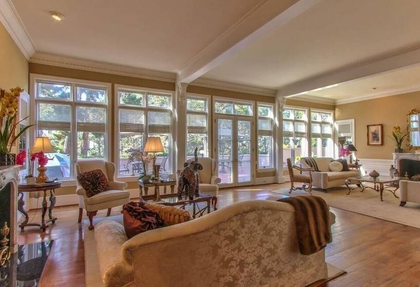 Lx33: Luxury Vacation Villa On Pebble Beach With Pool