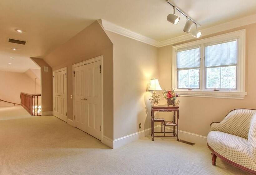 Lx33: Luxury Vacation Villa On Pebble Beach With Pool