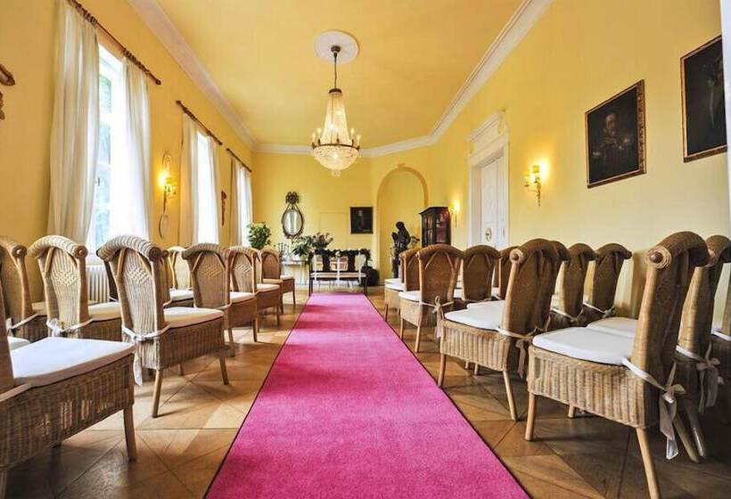 פנסיון Schloss Dretzel