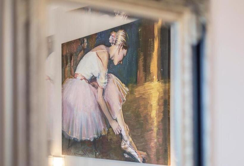 Pension Theatre Of Dreams Rooms