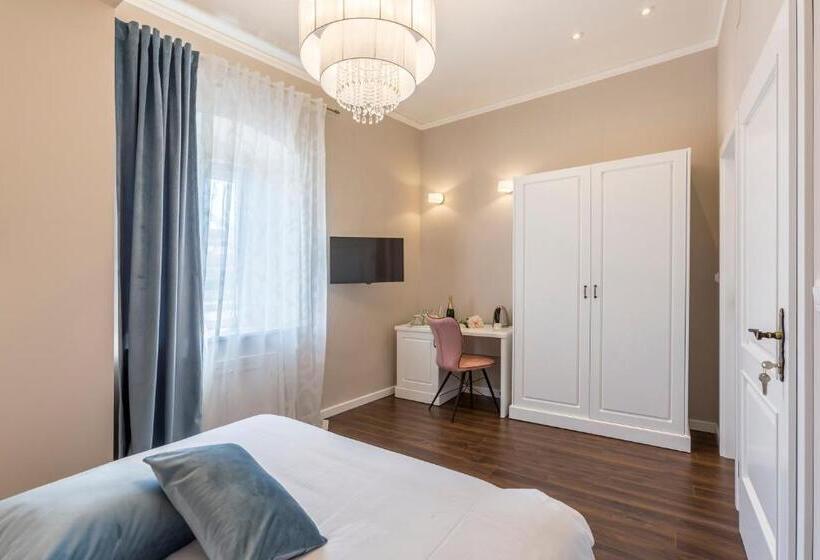 Pension Theatre Of Dreams Rooms