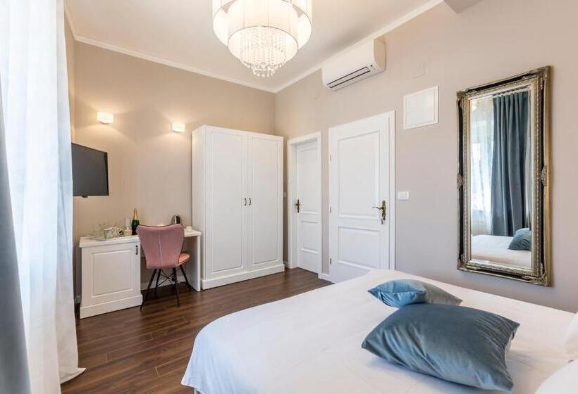 Pension Theatre Of Dreams Rooms