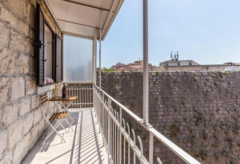 Pension Theatre Of Dreams Rooms