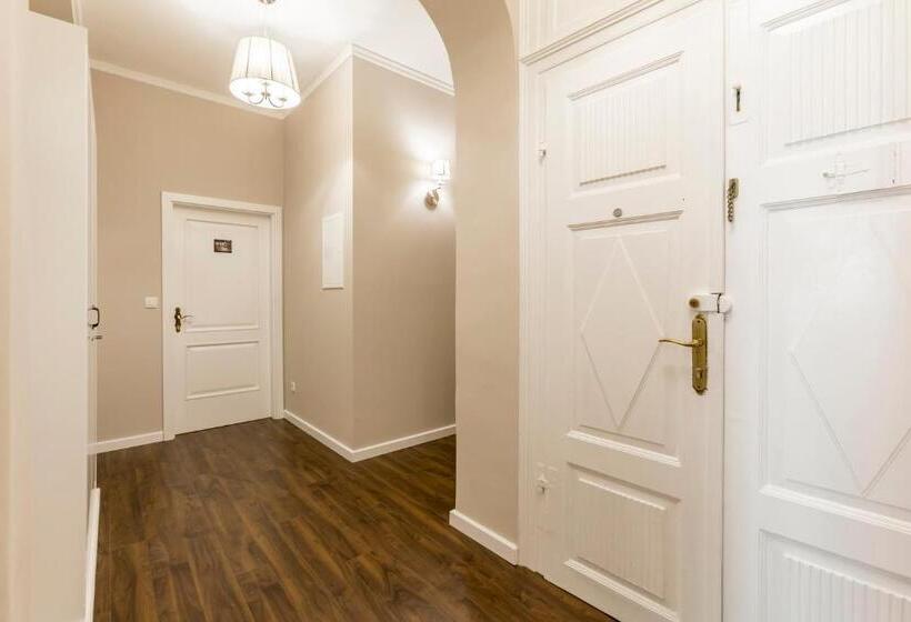 Pension Theatre Of Dreams Rooms