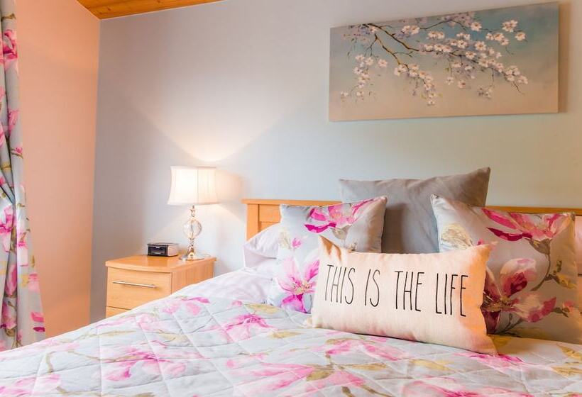 Skylark Lodge With Hot Tub Near Cupar, Fife