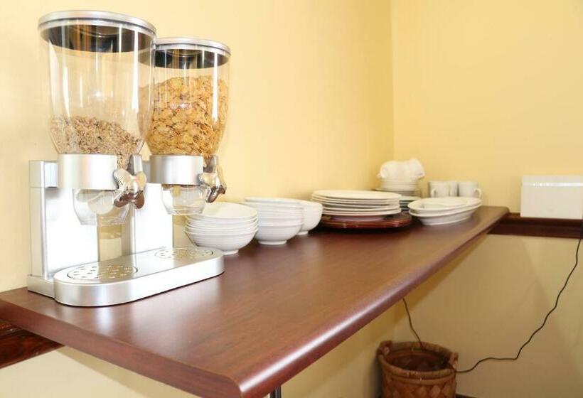 تختخواب و صبحانه Kwazi Guest House