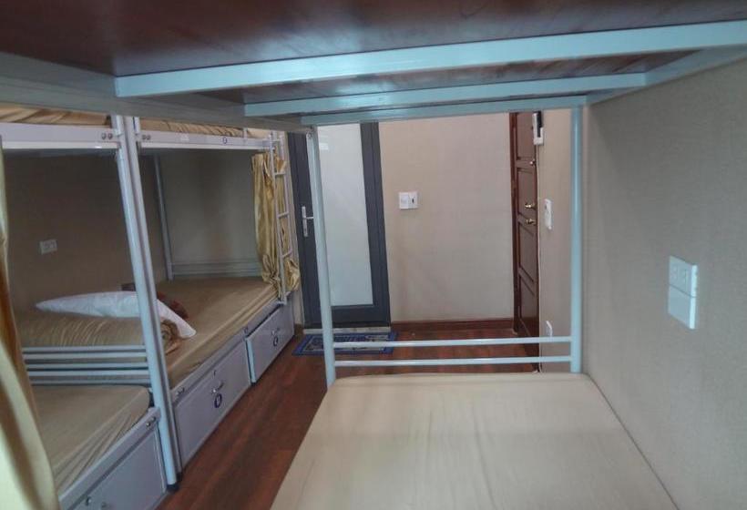 تختخواب و صبحانه Viet Village Hotel & Travel