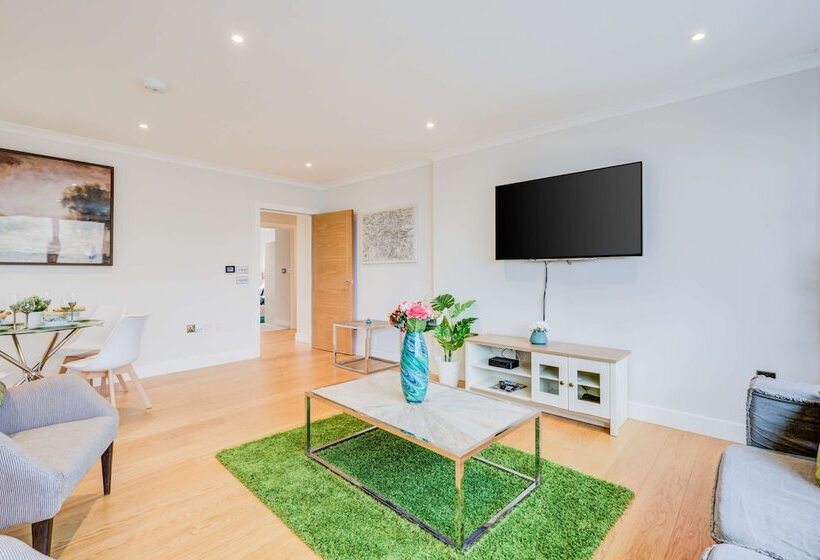 The Concord Modern 2 Bedroom Apartment