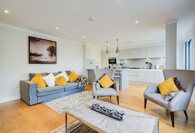 The Concord Modern 2 Bedroom Apartment