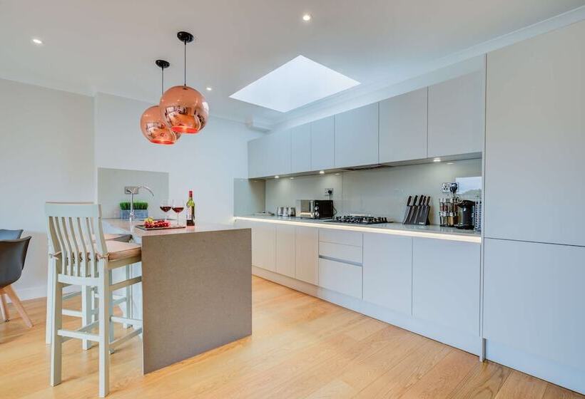 The Concord Modern 2 Bedroom Apartment