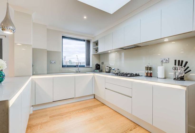 The Concord Modern 2 Bedroom Apartment