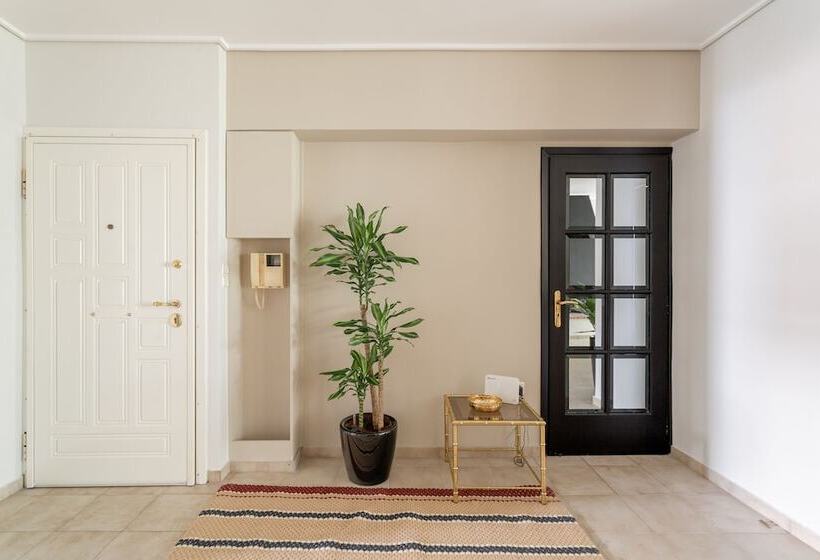 Fresh Detailed Stylish Apartment At Acropolis