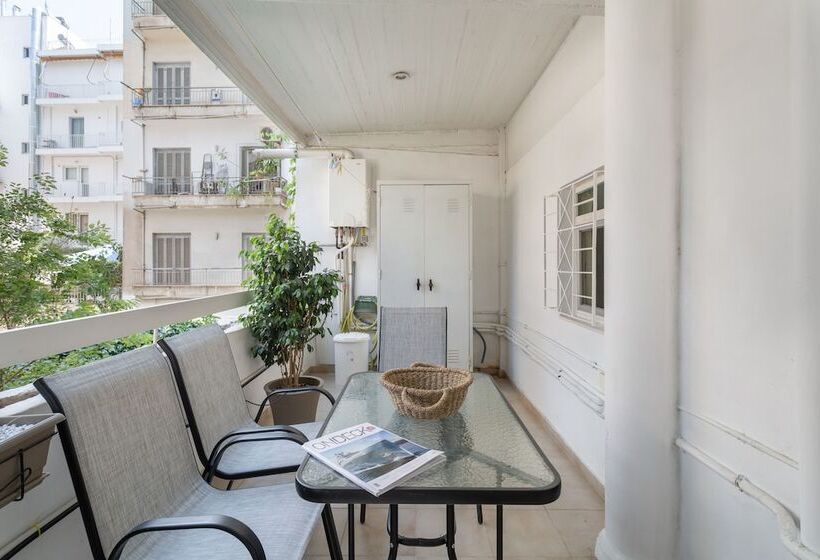 Fresh Detailed Stylish Apartment At Acropolis