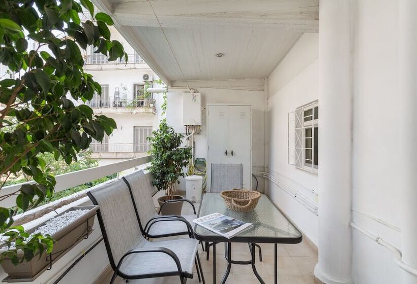 Fresh Detailed Stylish Apartment At Acropolis